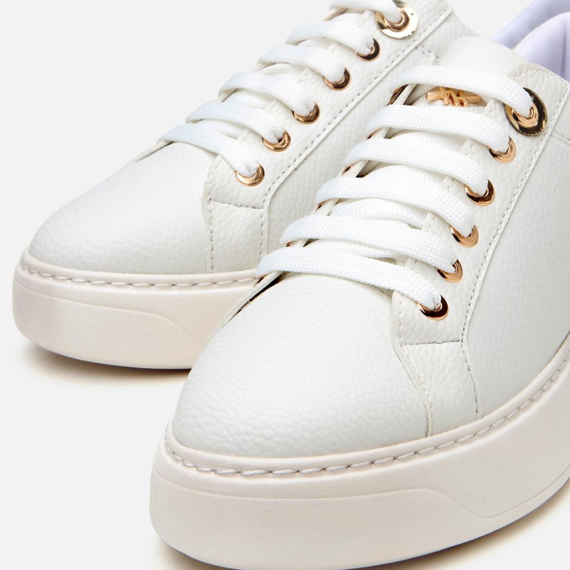 Kadın Beyaz Taban Detaylı Spor Ayakkabı