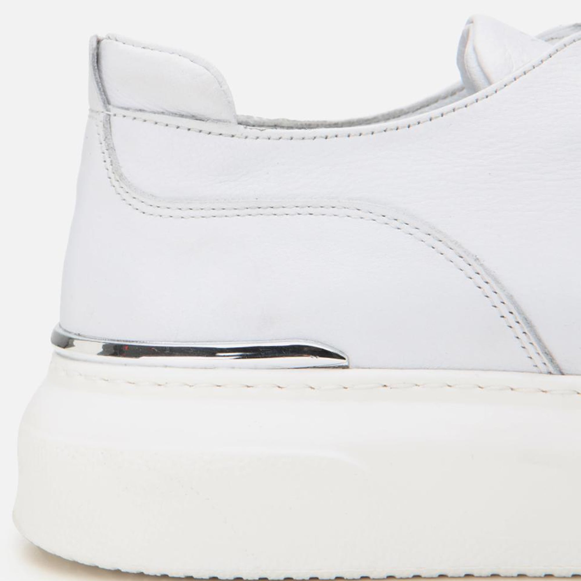 Erkek Deri Beyaz Toka Detaylı Spor Ayakkabı