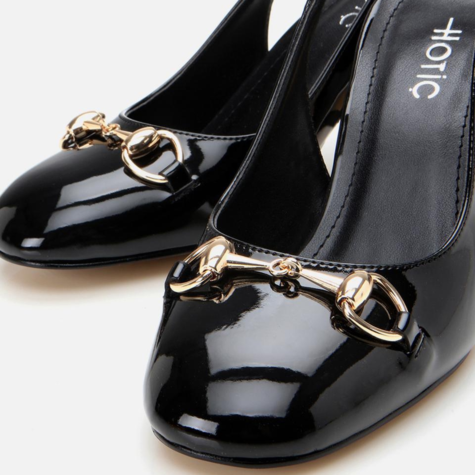 Kadın Rugan Siyah Arkası Açık Kalın Topuklu Ayakkabı