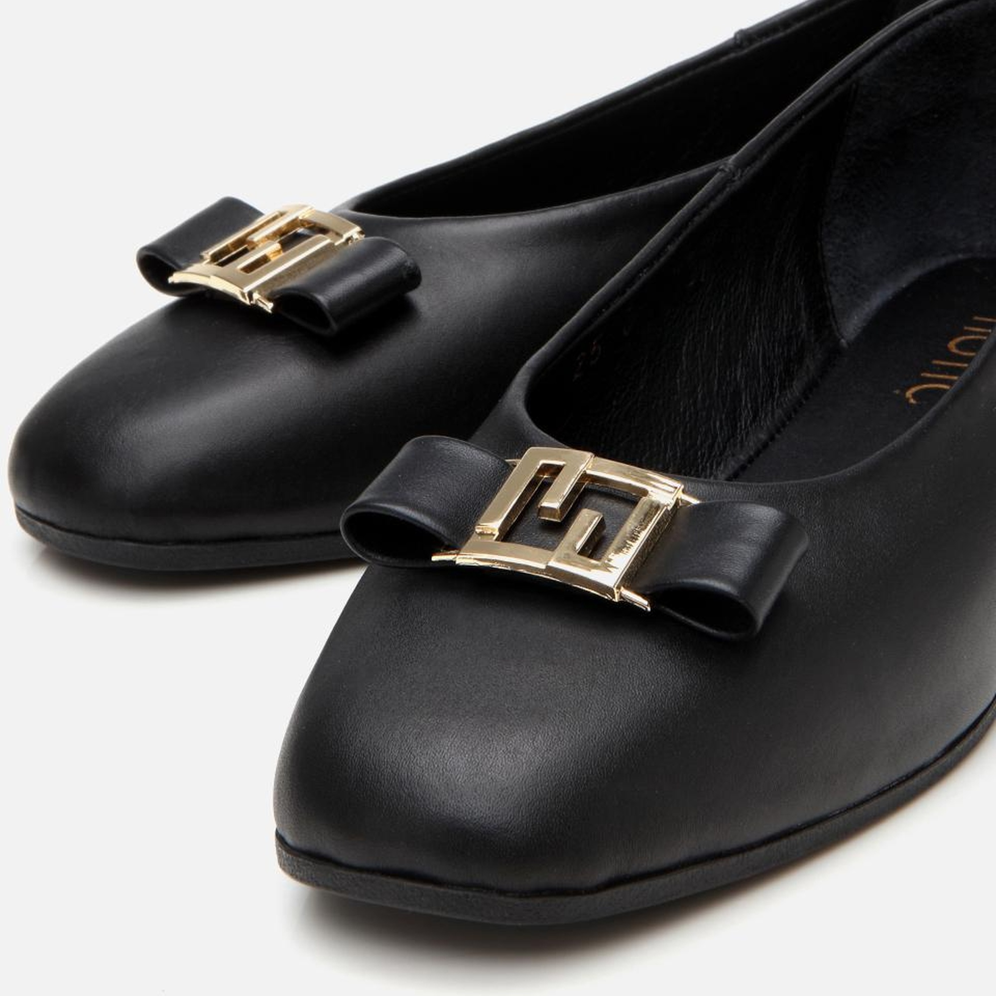 Kadın Deri Siyah Tokalı Babet