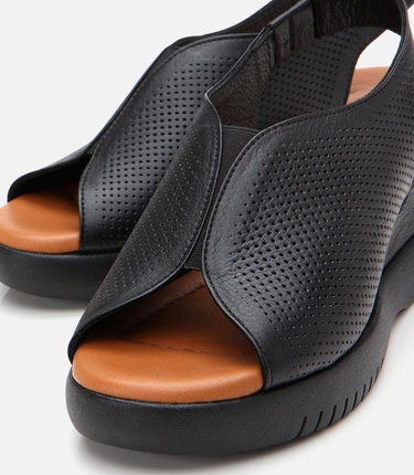  Kadın Deri Siyah Dolgu Topuklu Sandalet