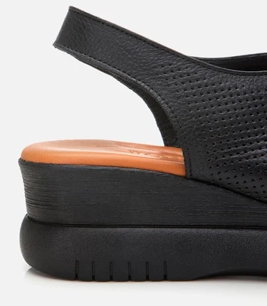  Kadın Deri Siyah Dolgu Topuklu Sandalet