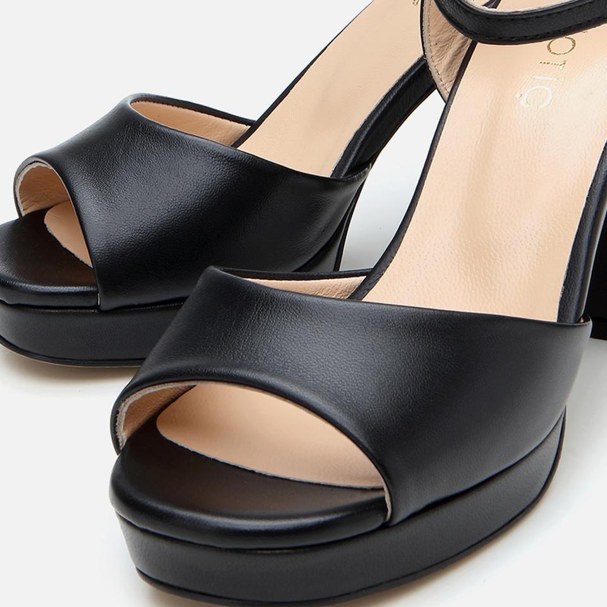 Kadın Deri Siyah Kalın Topuklu Sandalet