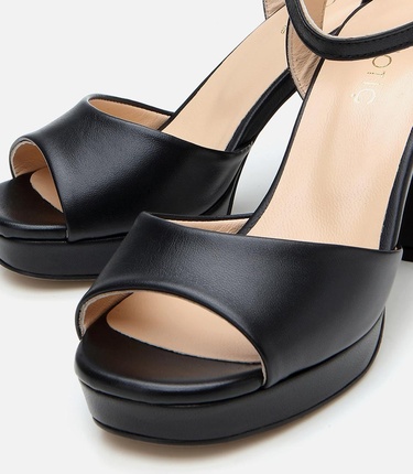  Kadın Deri Siyah Kalın Topuklu Sandalet
