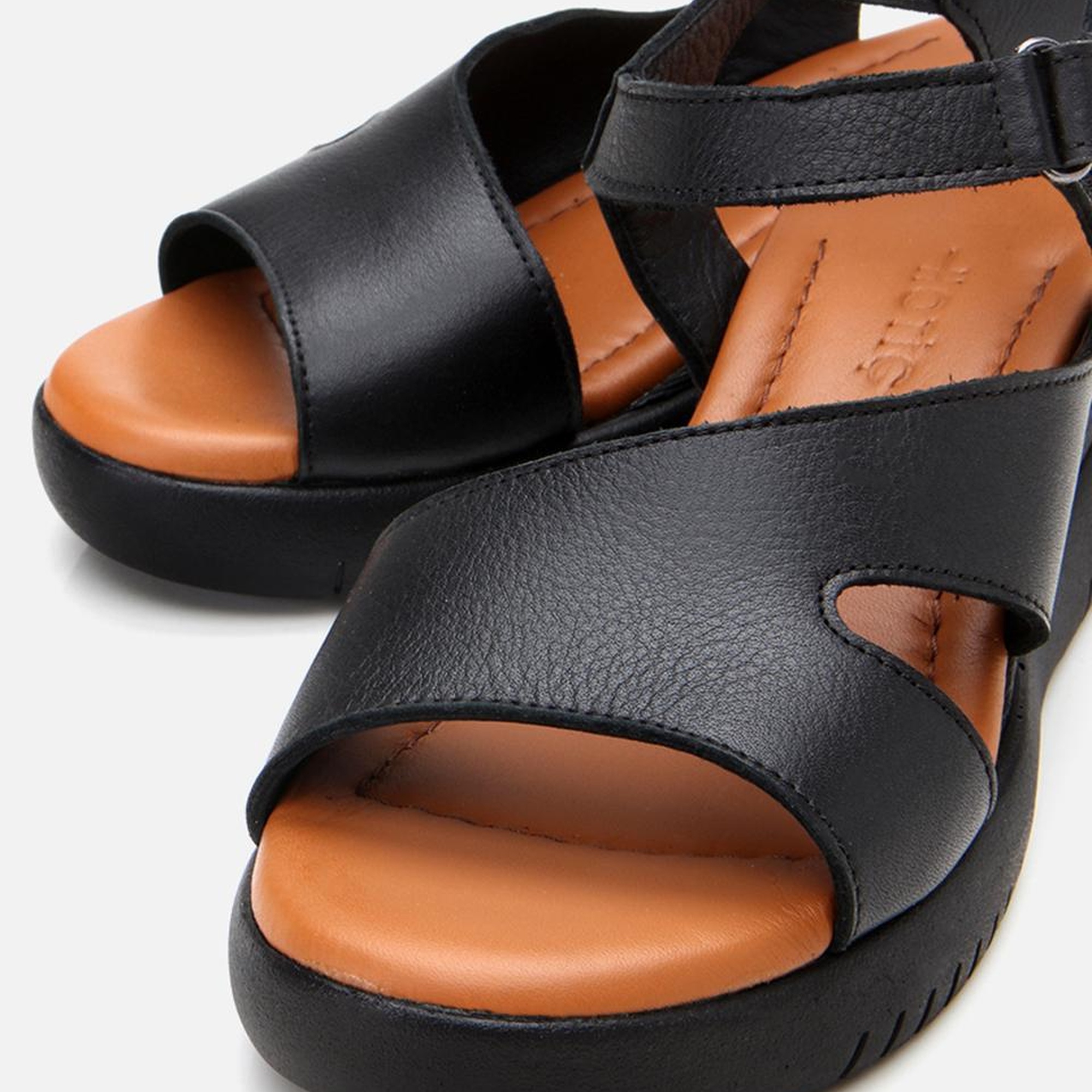 Kadın Deri Siyah Dolgu Topuklu Sandalet