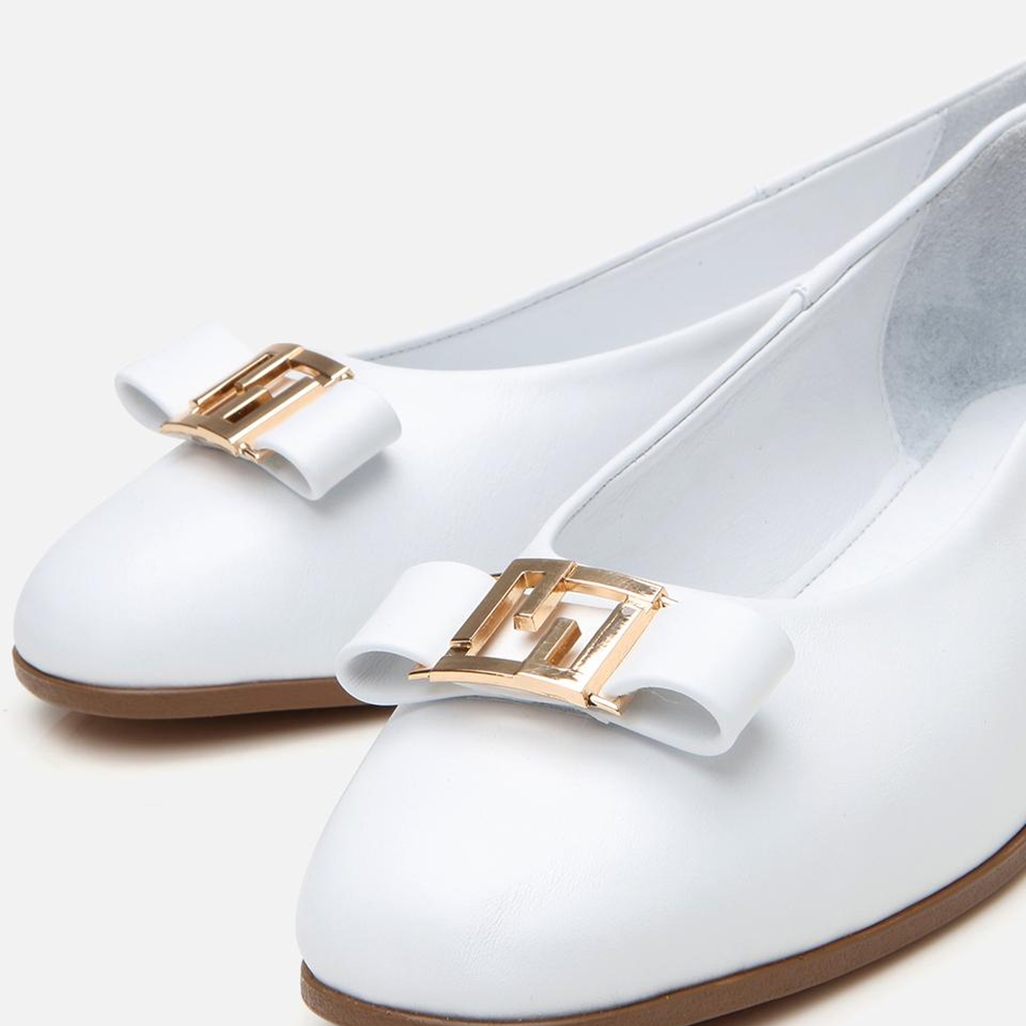 Kadın Deri Beyaz Tokalı Babet