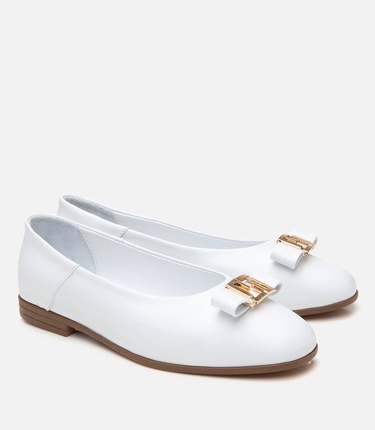  Kadın Deri Beyaz Tokalı Babet