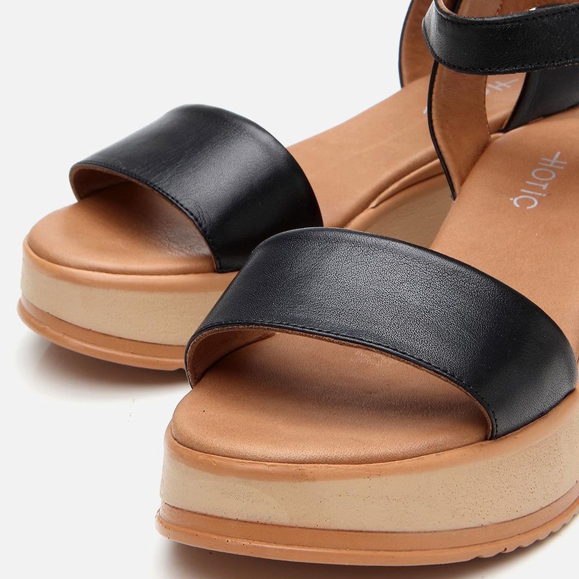 Kadın Deri Siyah Dolgu Topuklu Sandalet