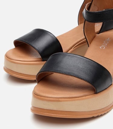  Kadın Deri Siyah Dolgu Topuklu Sandalet