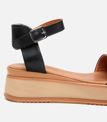  Kadın Deri Siyah Dolgu Topuklu Sandalet