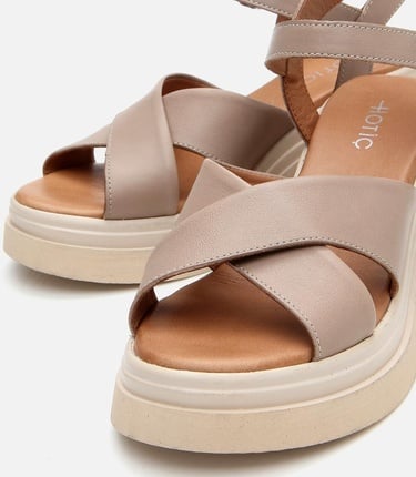  Kadın Deri Vizon Dolgu Topuklu Sandalet