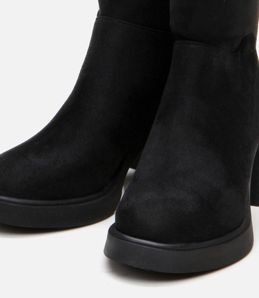  Kadın Siyah Diz Üstü Çizme