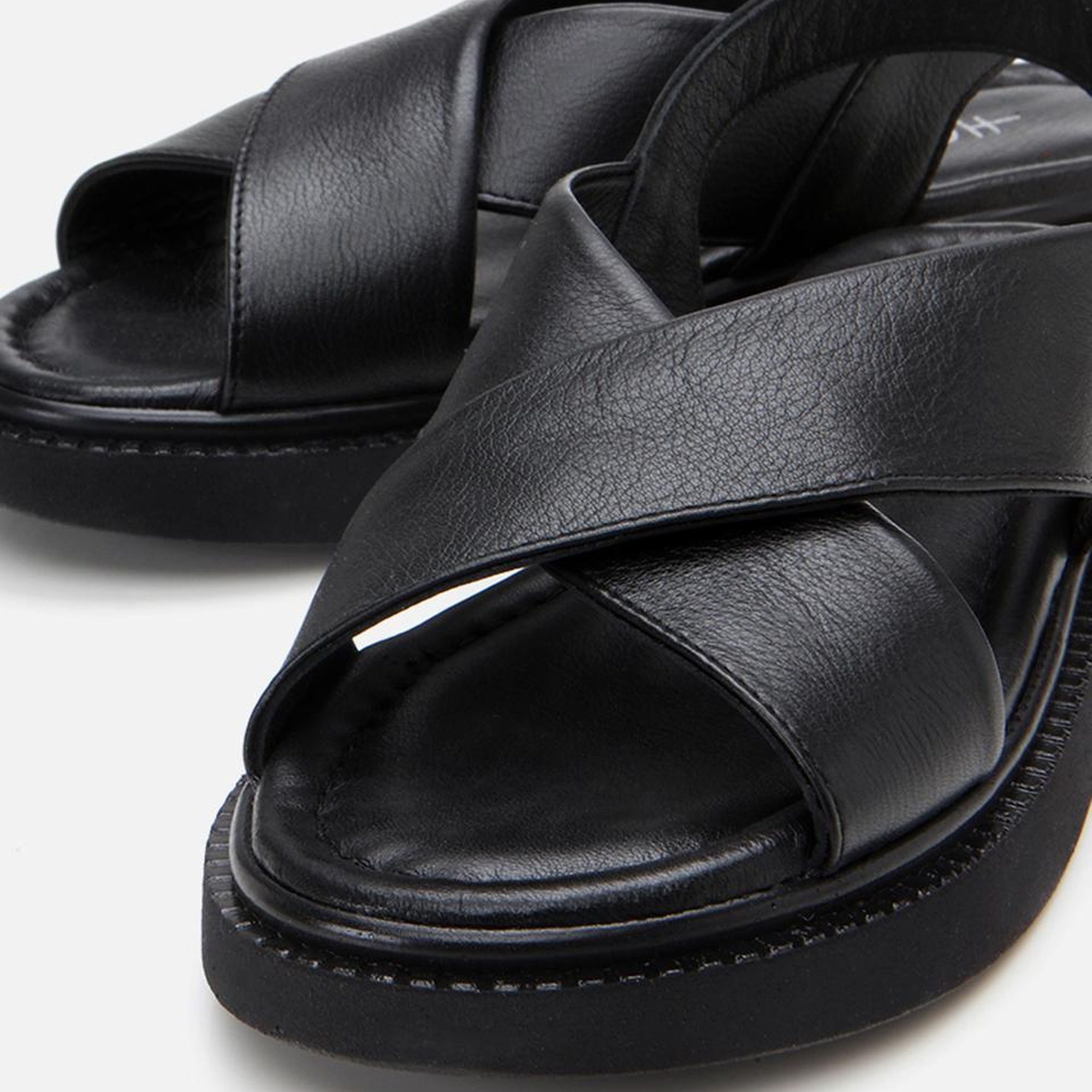 Kadın Deri Siyah Ayarlanabilir Düz Sandalet