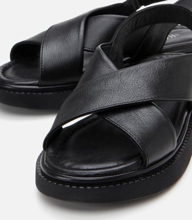  Kadın Deri Siyah Ayarlanabilir Düz Sandalet