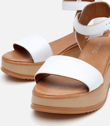  Kadın Deri Beyaz Dolgu Topuklu Sandalet