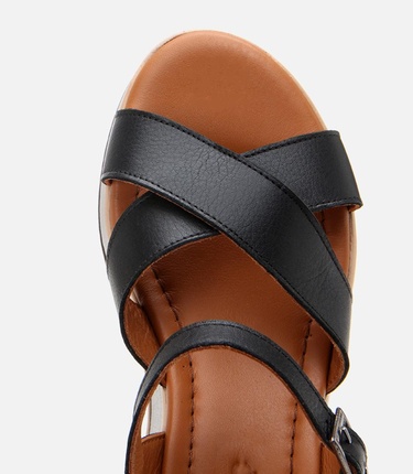  Kadın Deri Siyah Dolgu Topuklu Sandalet