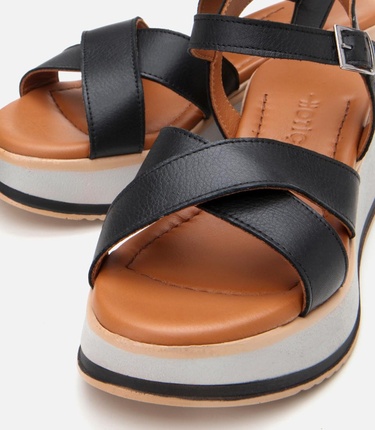  Kadın Deri Siyah Dolgu Topuklu Sandalet