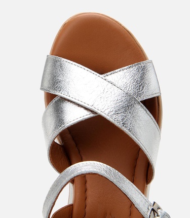  Kadın Deri Lame Dolgu Topuklu Sandalet