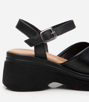  Kadın Deri Siyah Dolgu Topuklu Sandalet