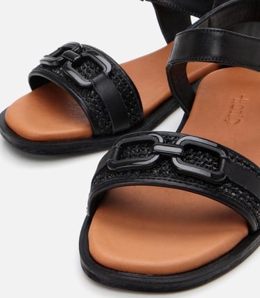  Kadın Deri Siyah Hasır Detaylı Düz Sandalet