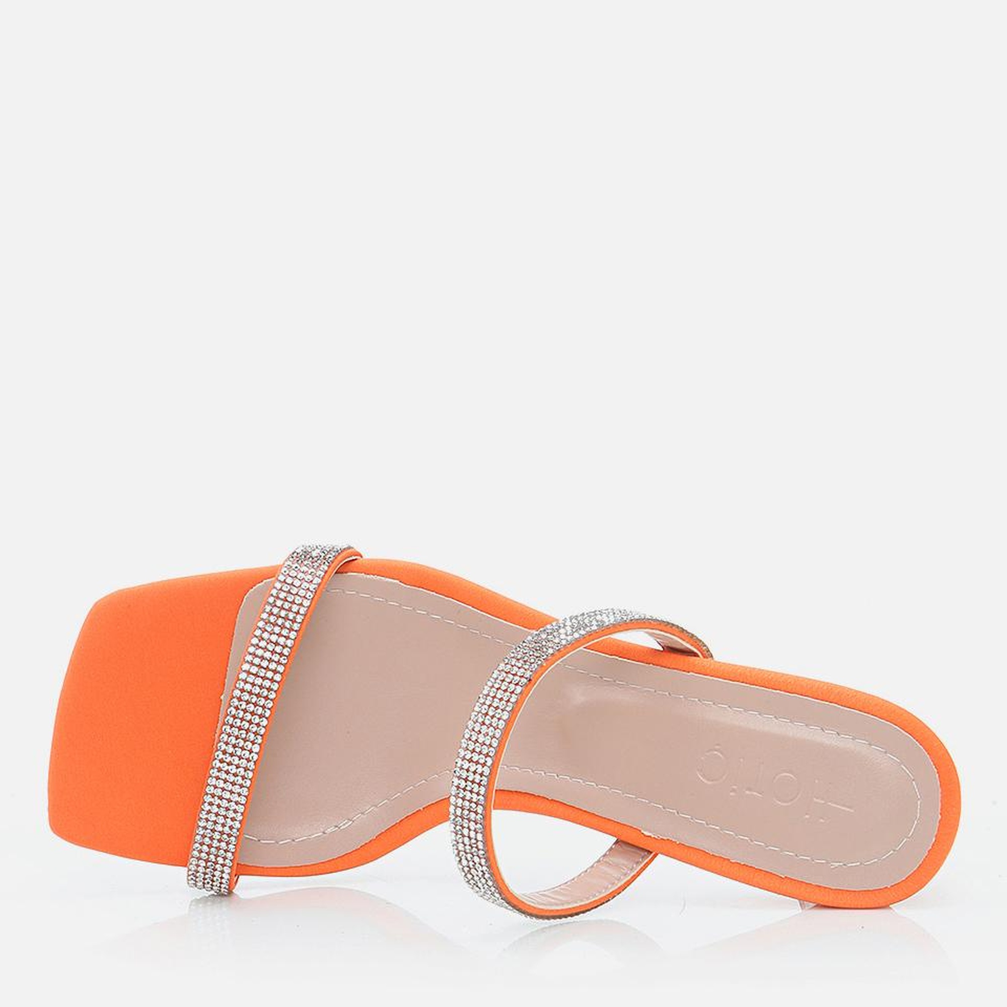 Turuncu Kadın Terlik