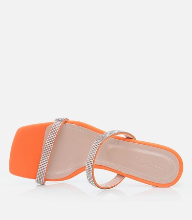  Turuncu Kadın Terlik