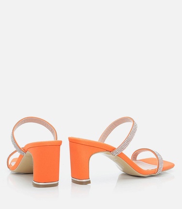  Turuncu Kadın Terlik