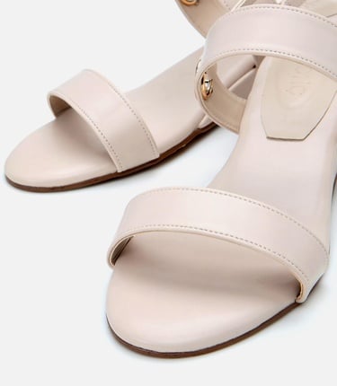  Kadın Bej Dolgu Topuklu Sandalet