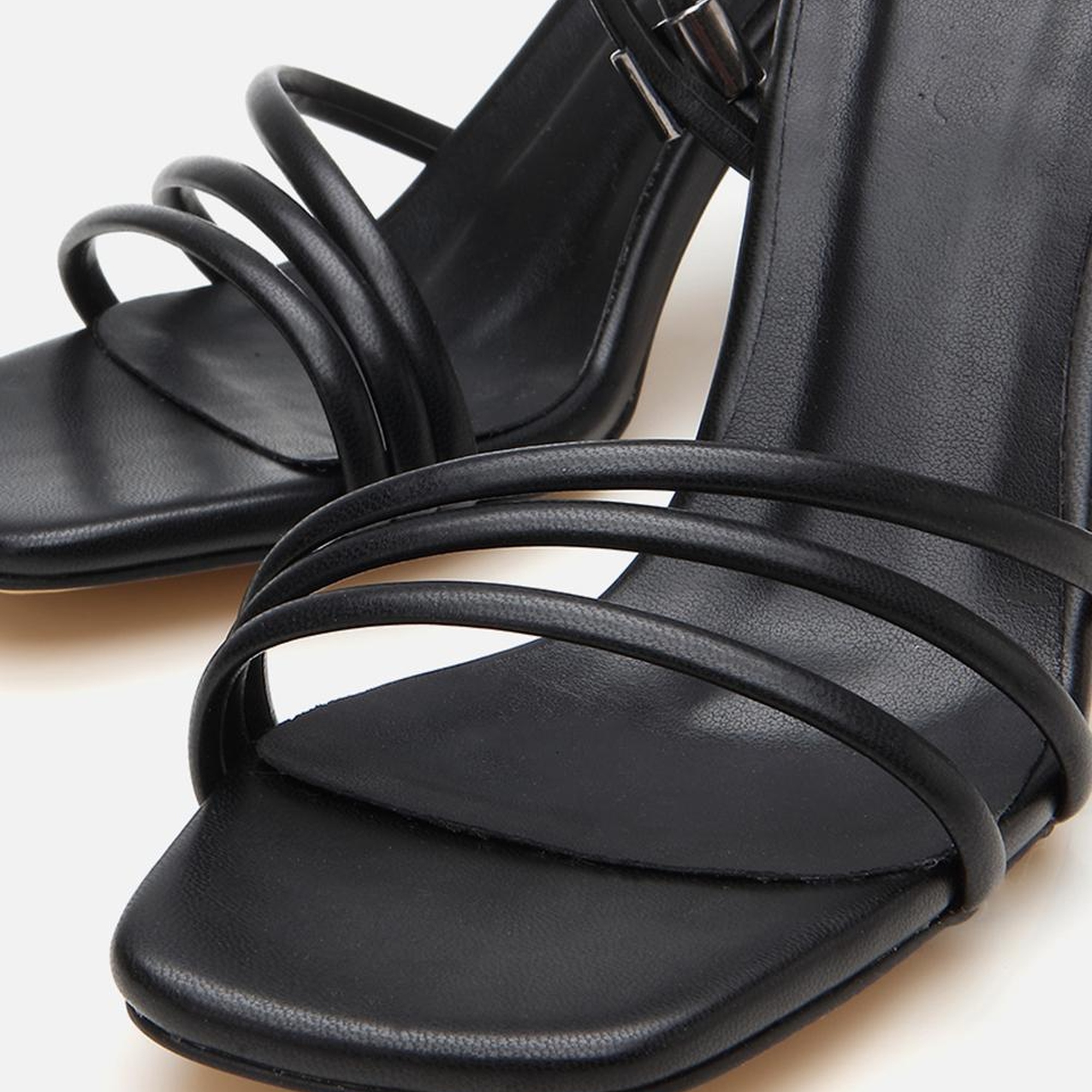 Kadın Siyah Topuklu Sandalet