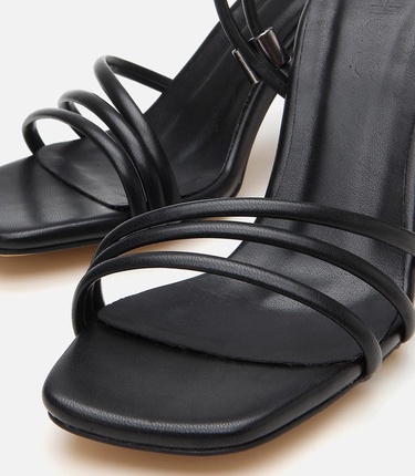  Kadın Siyah Topuklu Sandalet