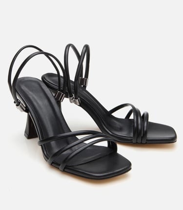  Kadın Siyah Topuklu Sandalet