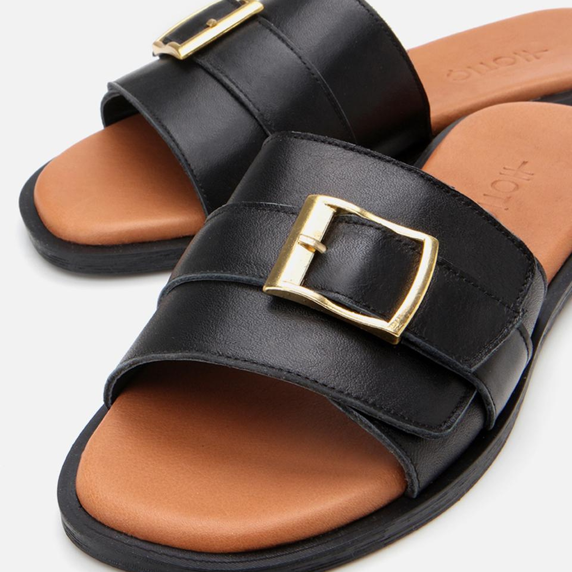 Kadın Deri Siyah Kemer Detaylı Düz Terlik