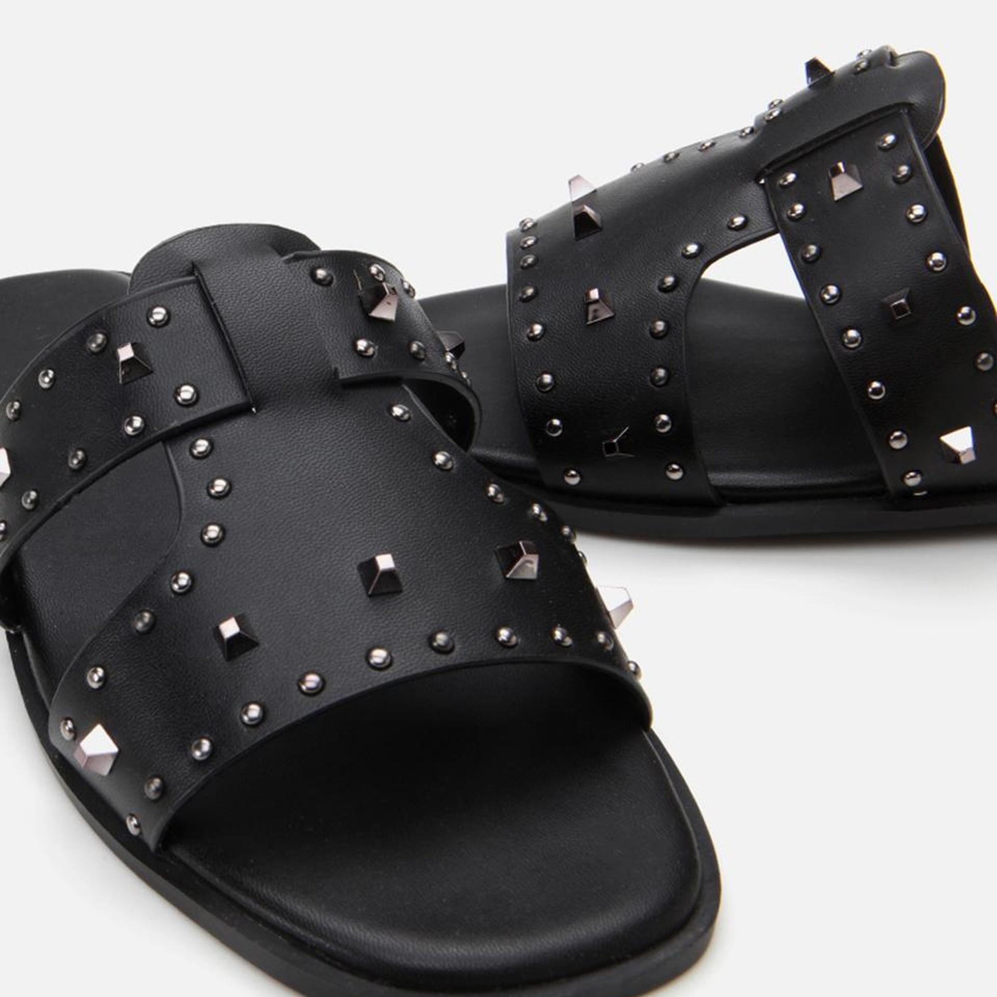 Kadın Siyah Yaya Taşlı Terlik