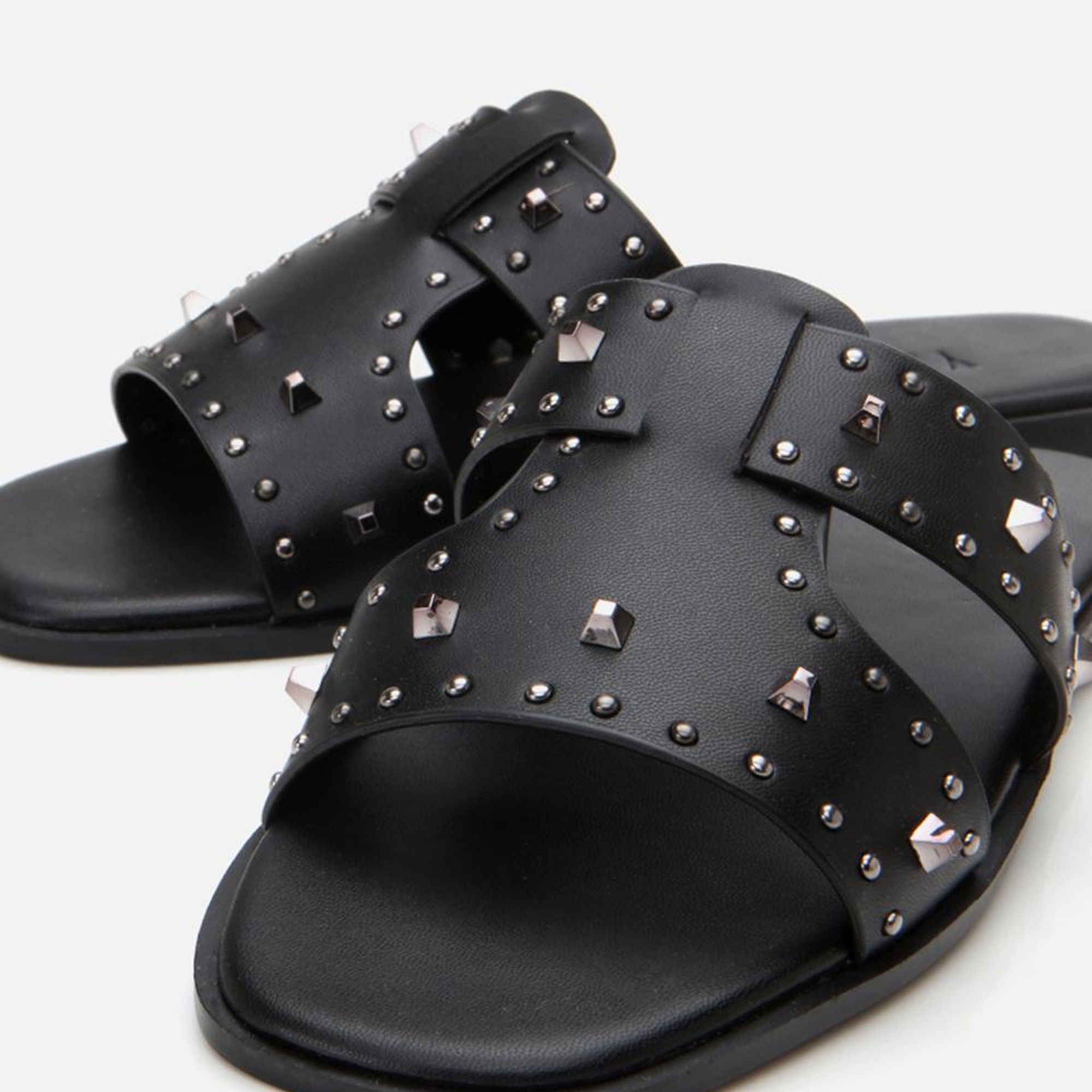 Kadın Siyah Yaya Taşlı Terlik