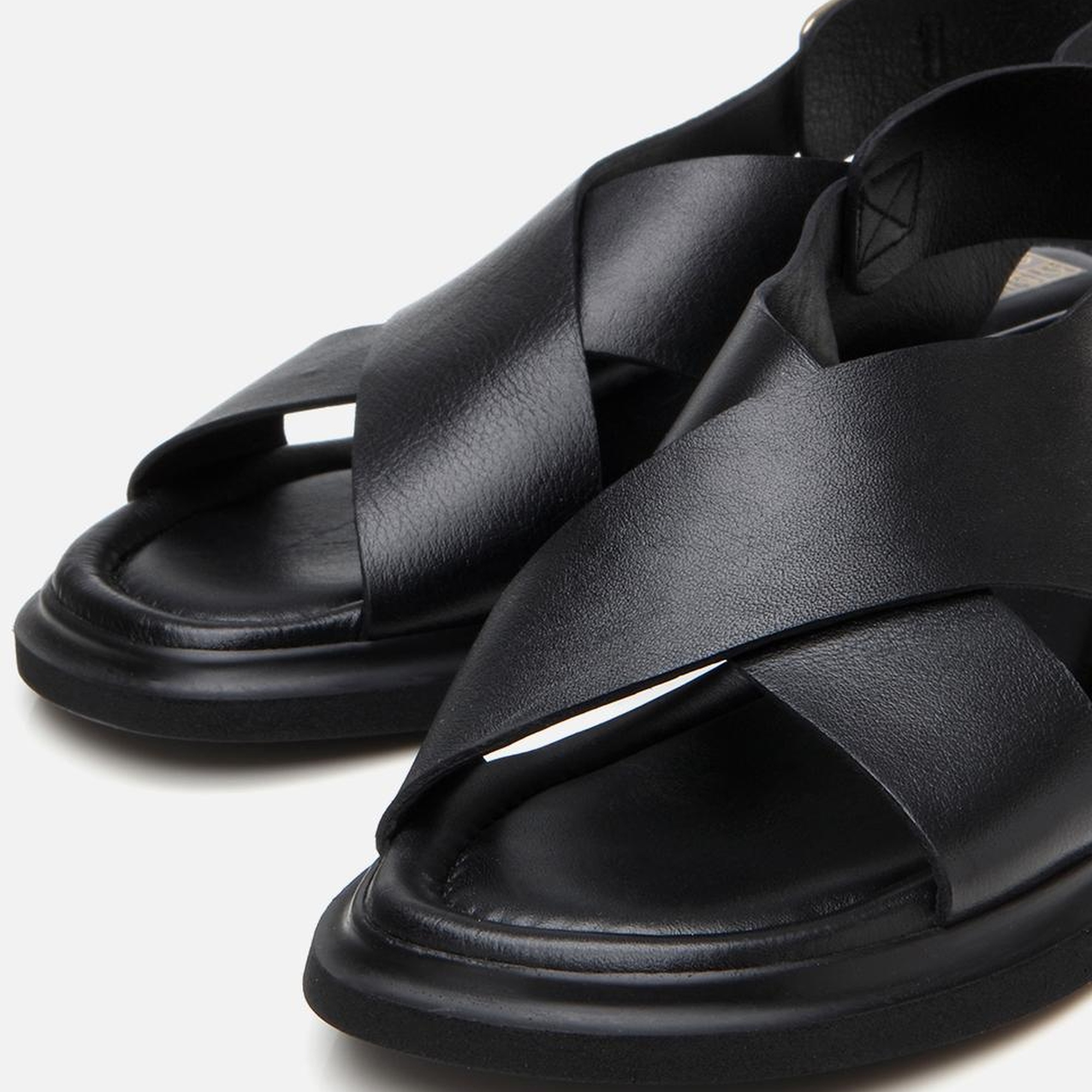 Kadın Deri Siyah Kemerli Düz Sandalet