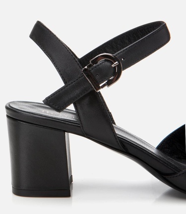  Kadın Deri Siyah Kemerli Kalın Topuklu Sandalet