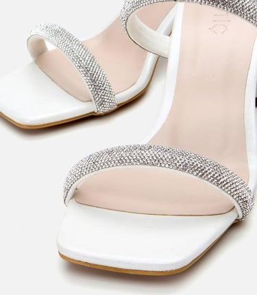  Kadın Beyaz Taşlı Kalın Topuklu Terlik