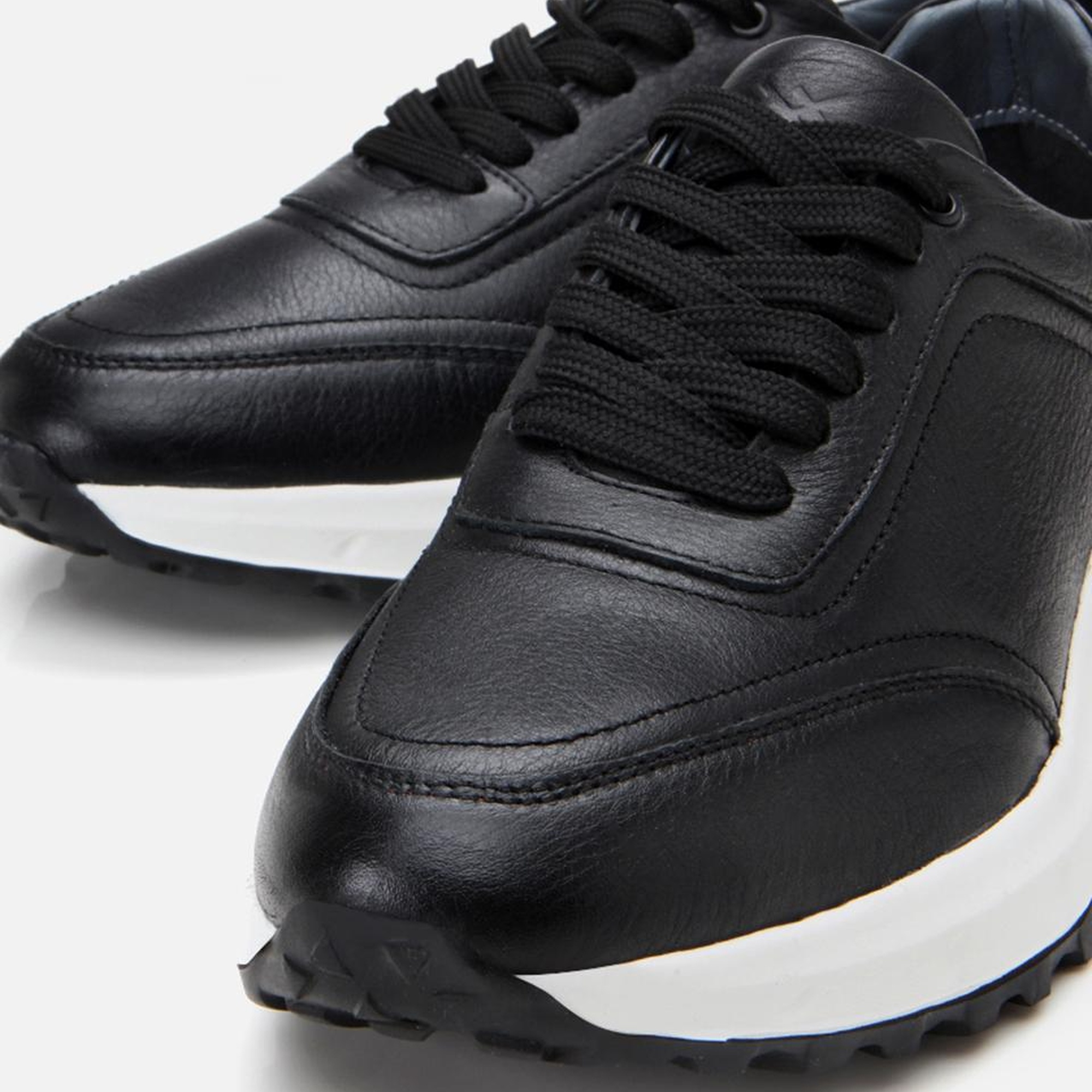 Erkek Deri Siyah Yumuşak Tabanlı Spor Ayakkabı