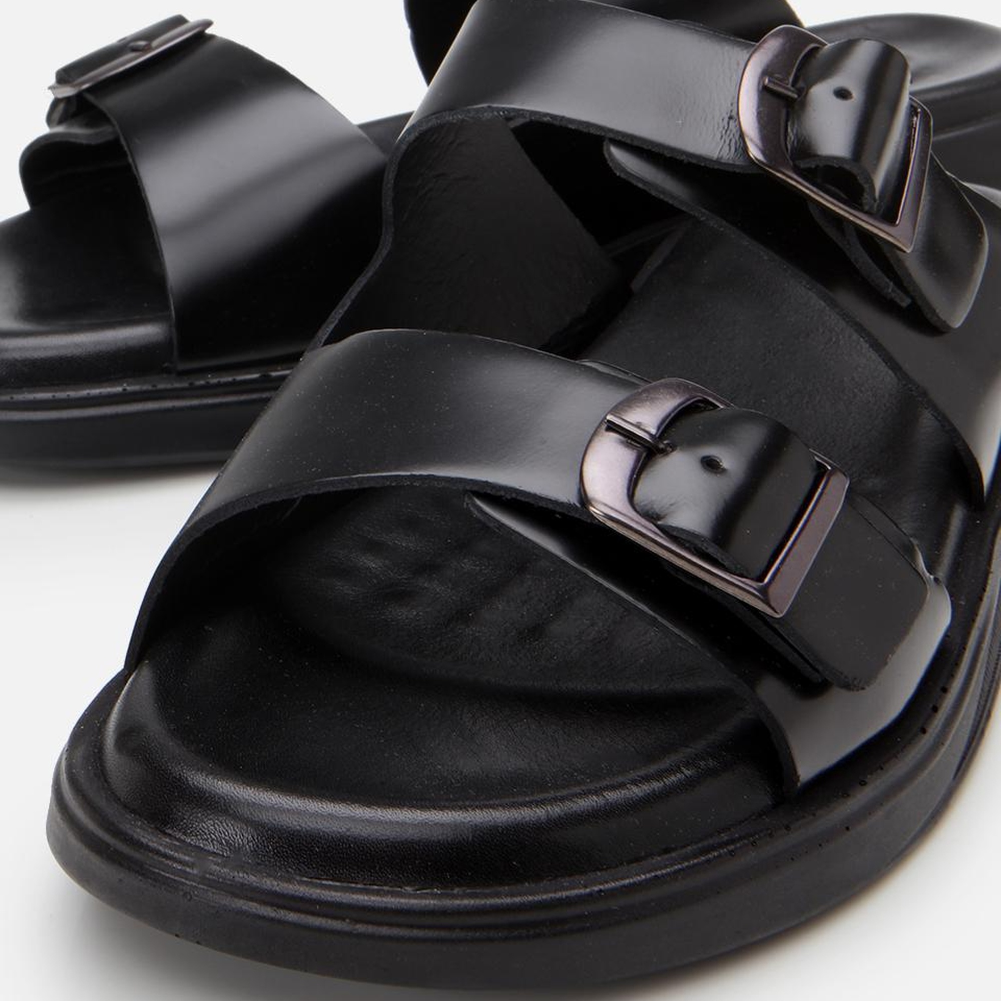 Erkek Deri Siyah Hafif Tabanlı Kemer Detaylı Terlik