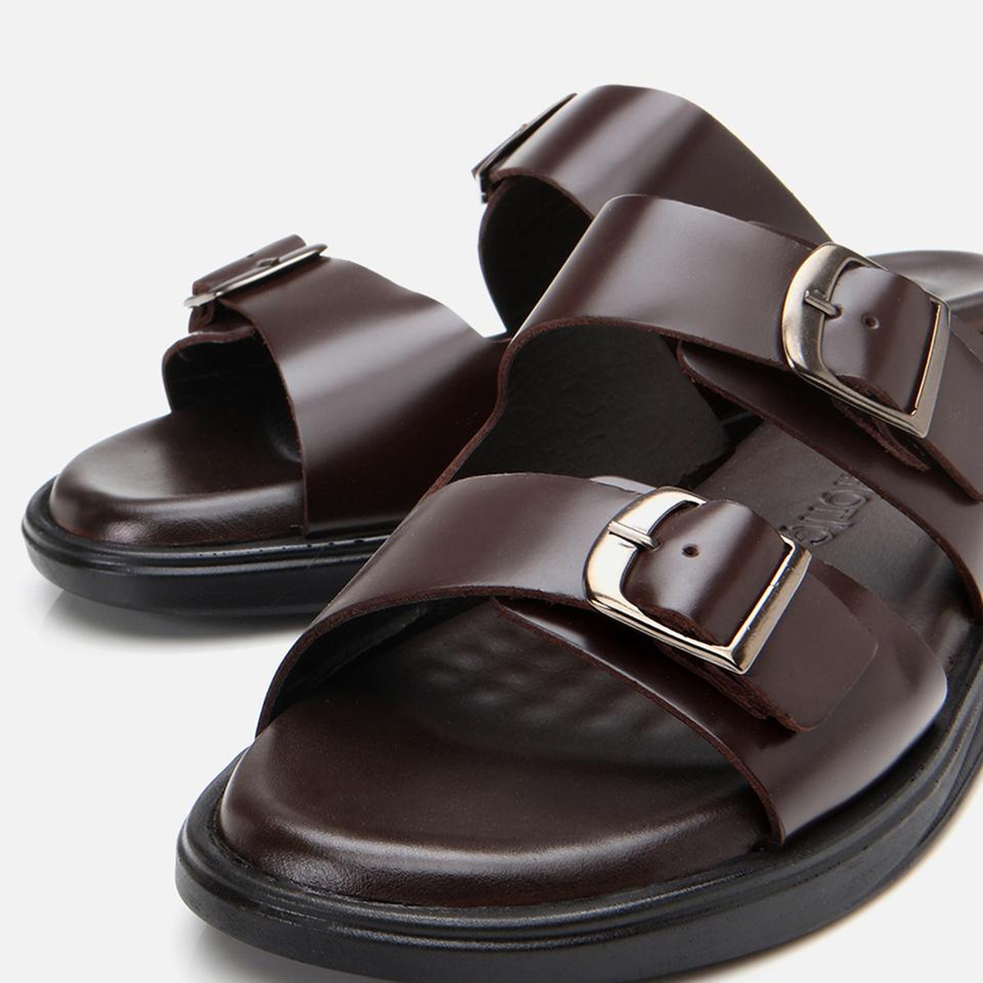 Erkek Deri Kahverengi Hafif Tabanlı Kemer Detaylı Terlik