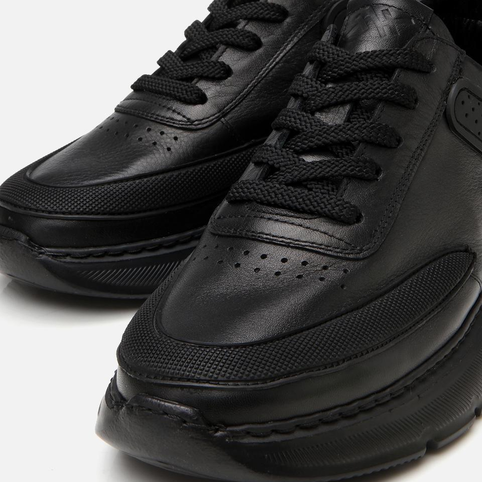 Erkek Deri Siyah Ultra Hafif Tabanlı Spor Ayakkabı