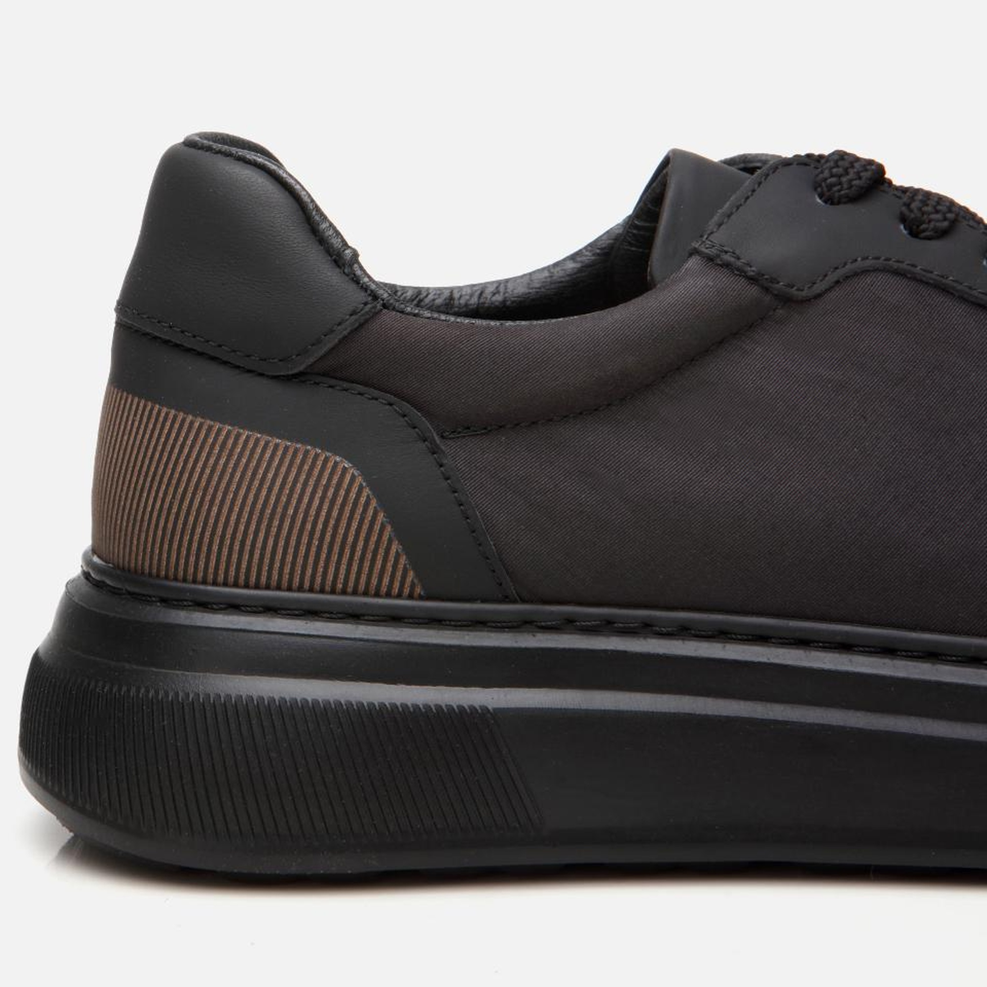 Erkek Deri Siyah Ultra Hafif Tabanlı Spor Ayakkabı