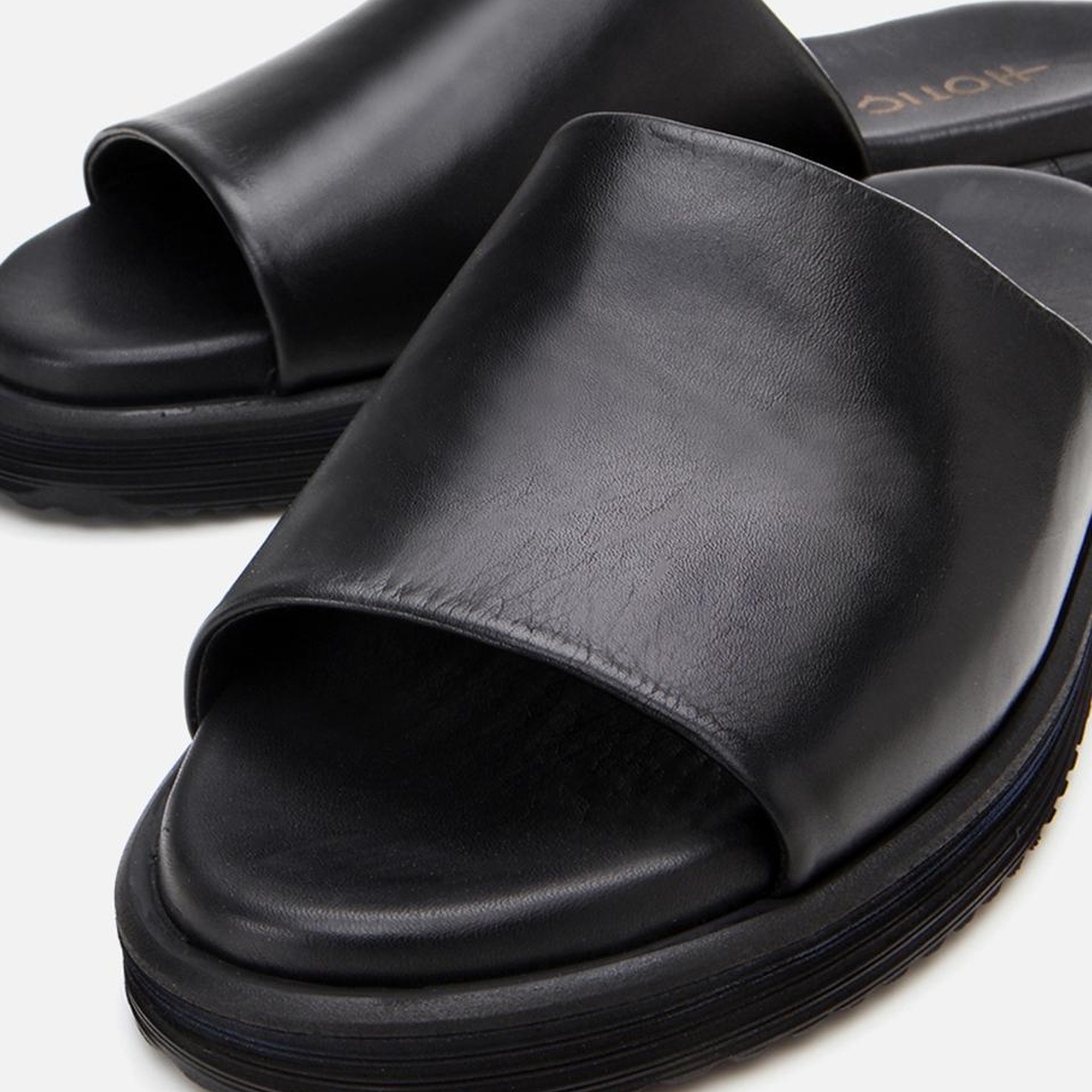 Erkek Deri Siyah Ultra Hafif Tabanlı Terlik