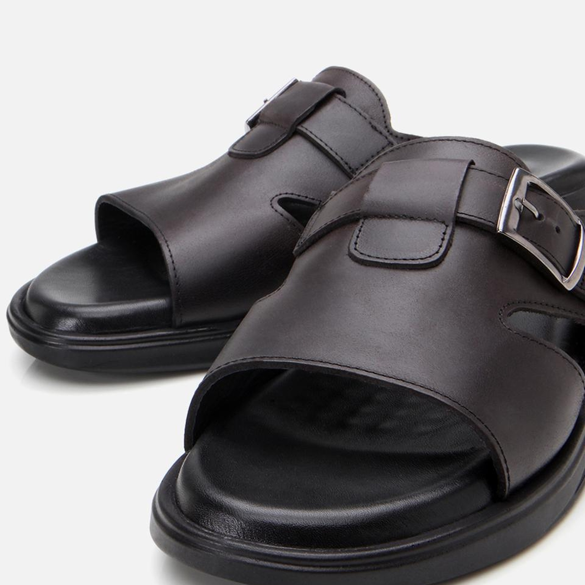 Erkek Deri Siyah Hafif Tabanlı Kemer Detaylı Terlik