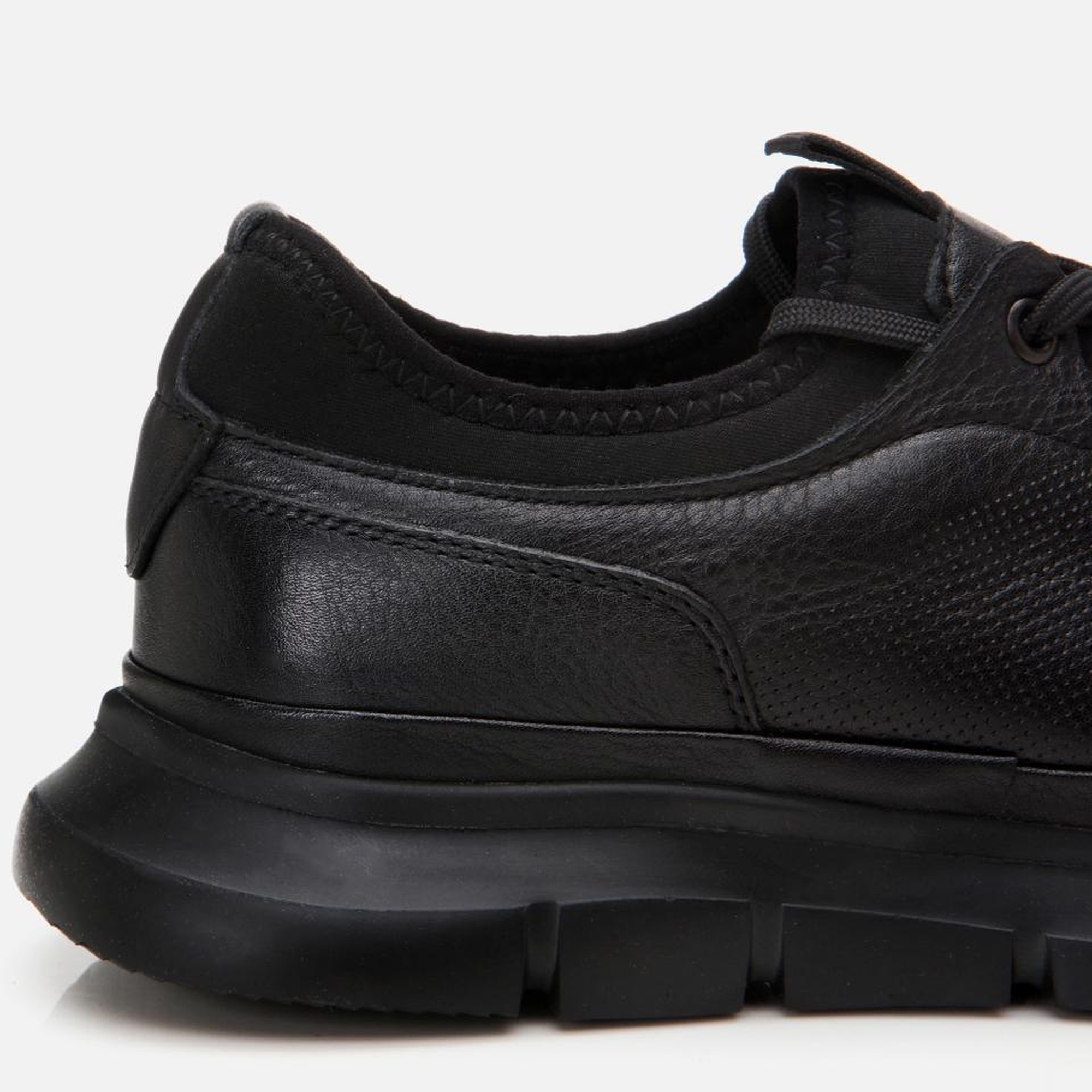 Erkek Deri Siyah Ultra Hafif Tabanlı Spor Ayakkabı