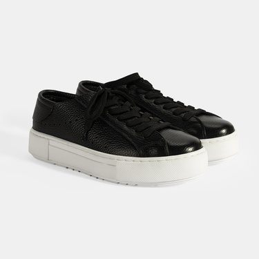  Kadın Siyah Bağcıklı Deri Günlük Ayakkabı