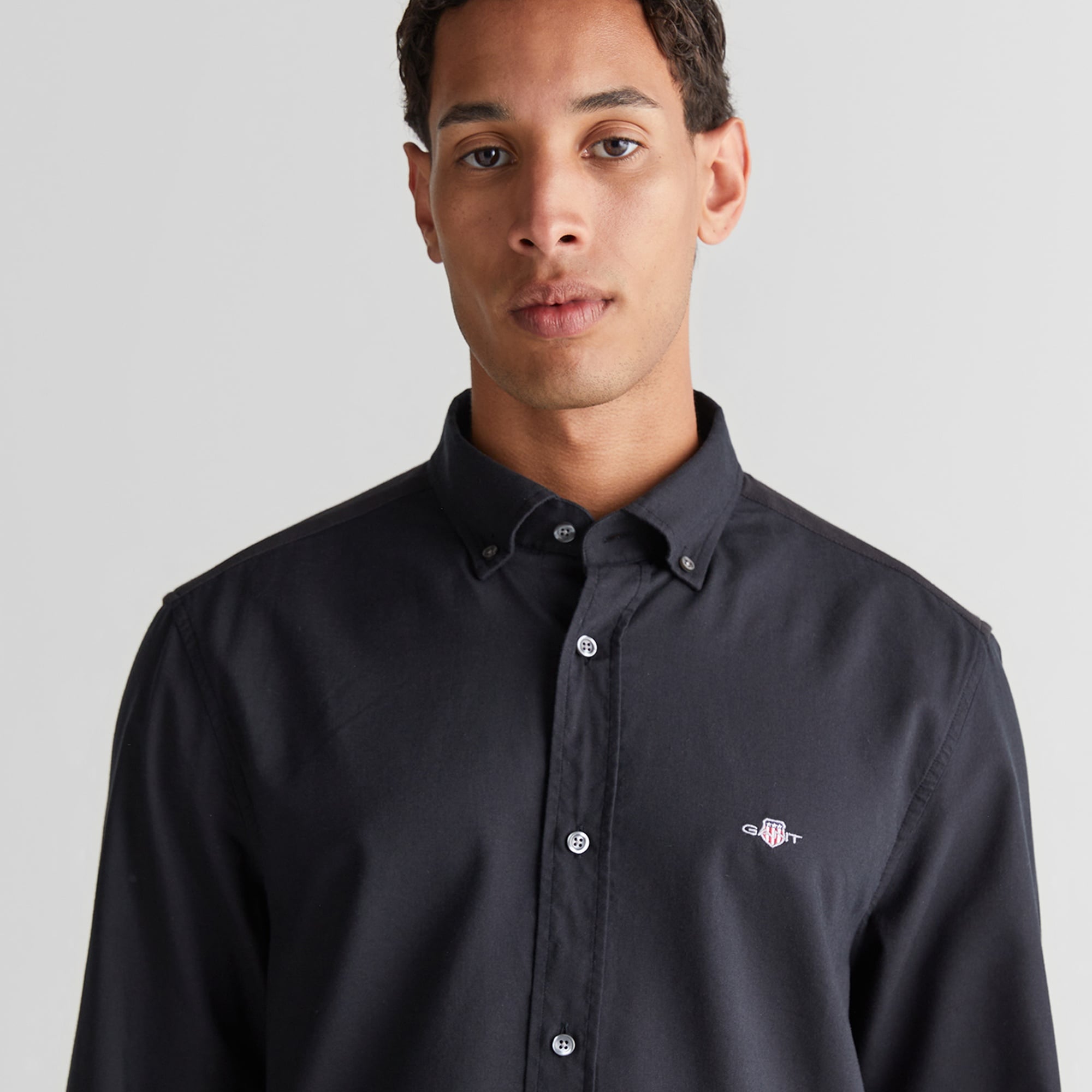 GANT Erkek Siyah Düğmeli Yaka Gömlek