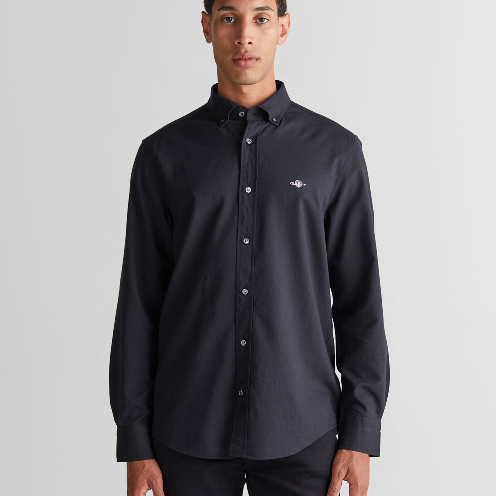 GANT Erkek Siyah Düğmeli Yaka Gömlek