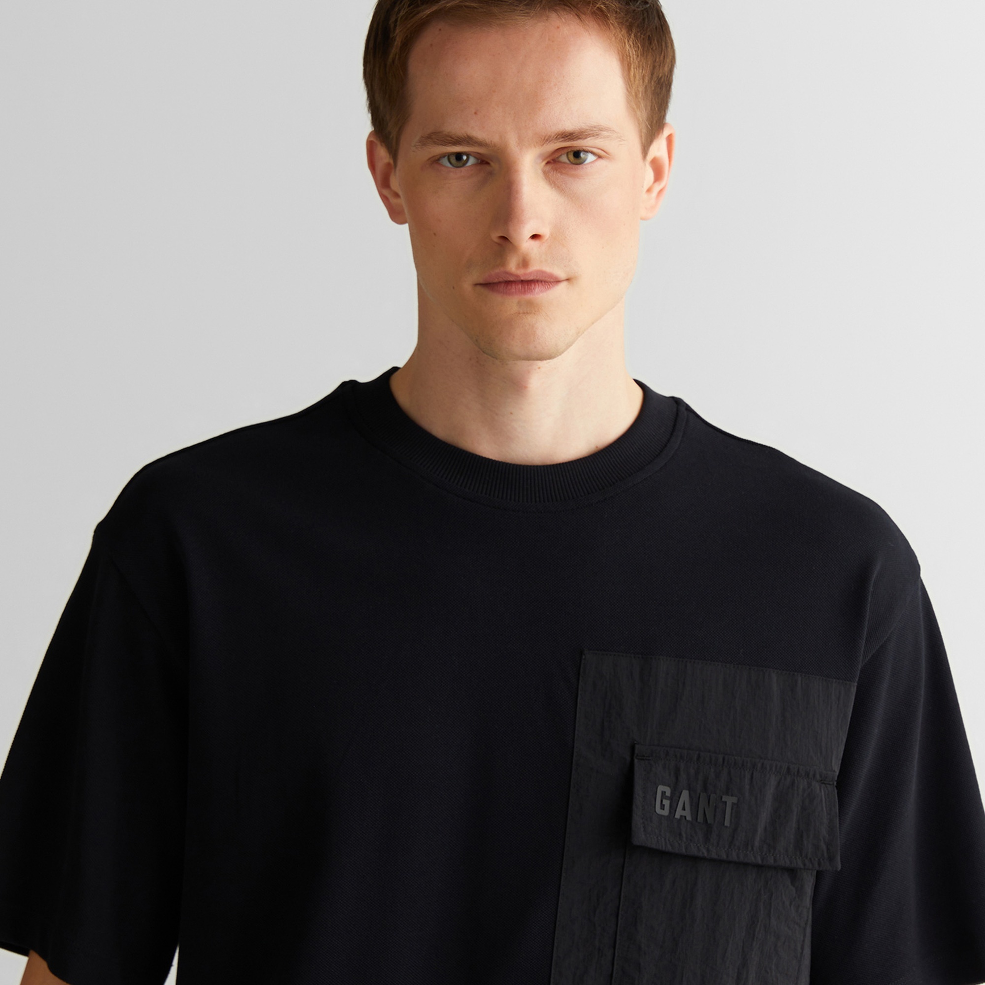 GANT Erkek Siyah Relaxed Fit Bisiklet Yaka Logolu T-Shirt