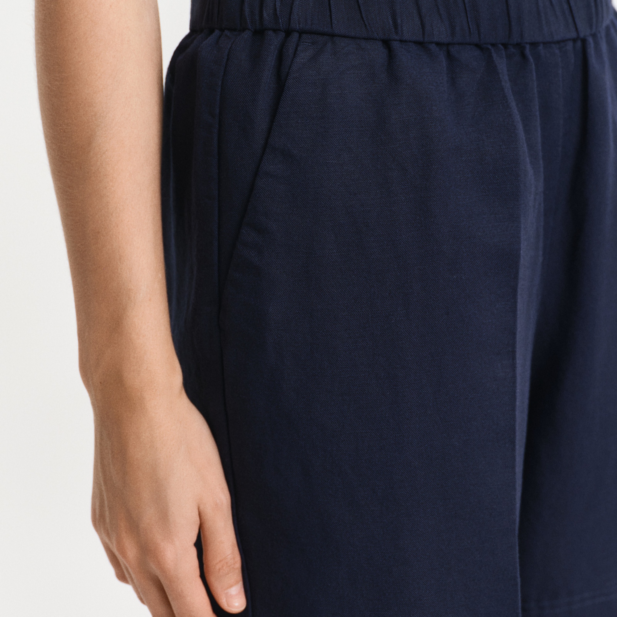 GANT Kadın Lacivert Relaxed Fit Keten Şort